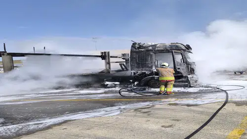 Sınırda Korku Dolu Dakikalar: Alev Alan Tır Demir Yığınına Dönüştü