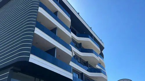 Alanya'da Evde Otururken Kabusu Yaşadılar! Tavan Üzerlerine Çöktü