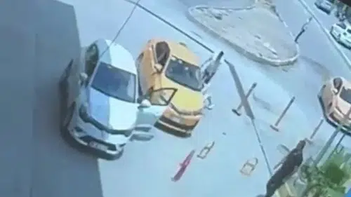 Adana'da Trafikte Dehşet: Taksiciyi 5 Yerinden Bıçaklayıp Kaçtı