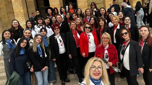 TÜKD'nin 'Genç Meşaleleri' Atatürk Devrimlerini Geleceğe Taşıyor