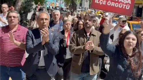 "Kızılay’da 'Özgür' Sesleri! CHP Muratpaşa Örgütü Güvenpark’ı İnleterek Miting Alanına İlerliyor!"
