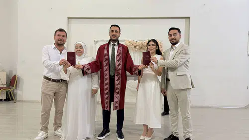 Mersin'de İki Kardeş Aynı Gün Evlenip Birbirlerine Şahit Oldular!