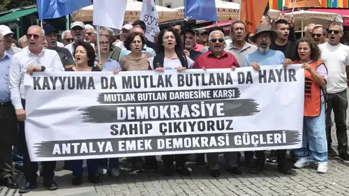 Antalya’da 'Mutlak Butlan' Eylemi: "Bu Bir Parti İçi Mesele Değil, Rejimin Müdahalesidir"