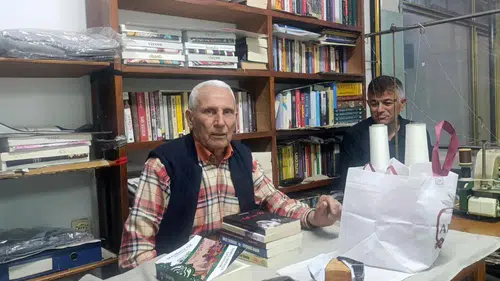 Manavgat'ta 70 Yıllık Terzi Kitap Aşkıyla Dükkanını Kütüphaneye Çevirdi