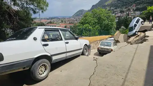 Hatay’da Sağanak Felaketi! Ev ve Yol Çöktü 2 Kişi Hayatını Kaybetti
