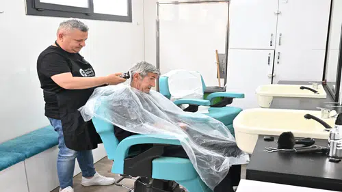 Huzurevi Sakinlerine Bayram Tıraşı: Mobil Kuaför Döşemealtı'nda