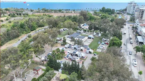 Antalya’da Karavan Severler Karavan Parklara Akın Ediyor