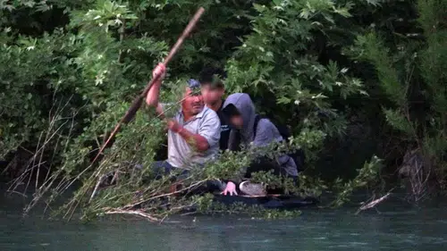 Manavgat’ta Yürekler Ağza Geldi! Irmakta Mahsur Kalan 2 Çocuğu Vatandaş Kurtardı