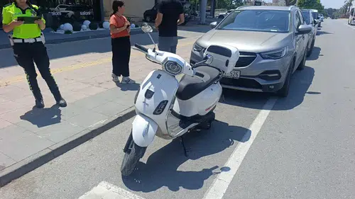 Manavgat'ta Yayalara Yol Veren Otomobile Çarpan Motosiklet Sürücüsü Yaralandı