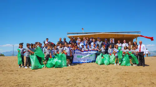 Manavgat'ta "Mavi Akdeniz" Seferberliği: Sorgun Sahili Atıklardan Arındırıldı