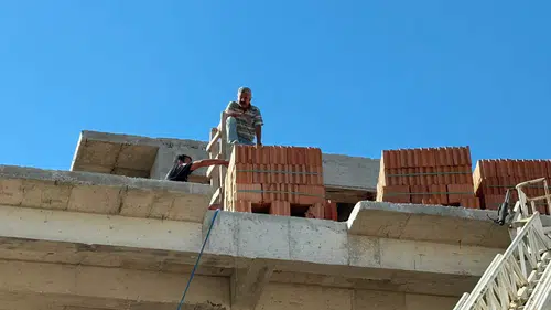 Serik'te İnşaatta Mahsur Kalan Ustayı Çocukları Kurtardı