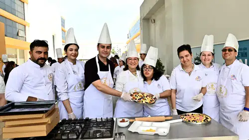 Muratpaşa’da Sevgi Mutfağı: Özel Gereksinimli Bireylerden Pasta Şenliği
