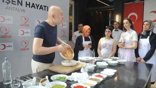 Depremzede Kadınlar Antalya'da Şeflerden Mutfak Sırlarını Öğrendi