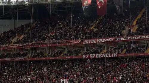 07 Gençlik’ten Muhtıra Gibi Duyuru: “Ya Onurunuzla Oynayın Ya da Gidin!”