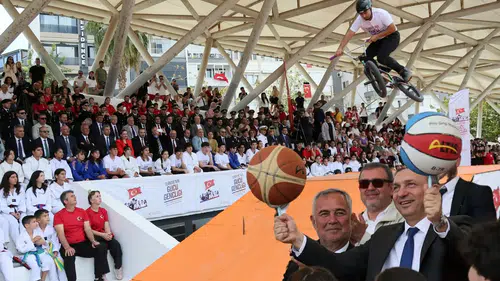 Antalya’da 19 Mayıs Coşkusu Karaalioğlu Parkı'nda Zirveye Çıktı!