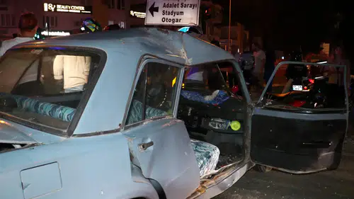 Konyaaltı'nda Yasak U Dönüşü Kaza Getirdi! 3 Kişi Yaralandı