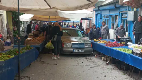Burdur'da Pazara Daldı, Alkollü ve Ehliyetsiz Çıktı