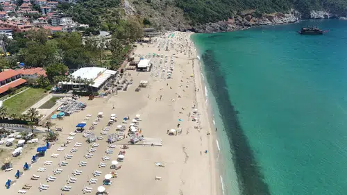 Alanya’da Güneşi Gören Plaja Koştu! Kleopatra Plajı Doldu Taştı
