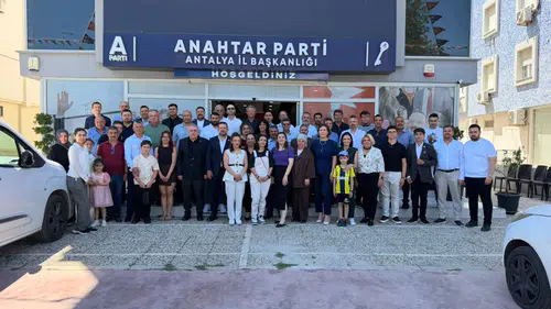 Anahtar Parti Antalya'da 19 İlçenin 17'sini Tamamladı! Konyaaltı Saadet Durukan’a Emanet!