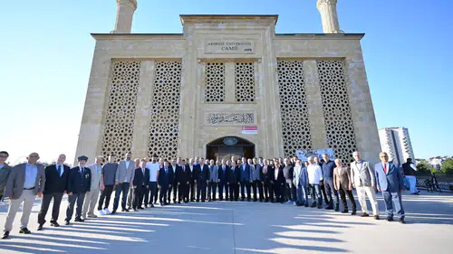 Antalya Protokolü Bayram Namazında Buluştu! Protokol Vatandaşlarla Bayramlaştı