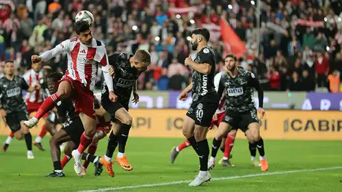 Akdeniz Derbisinde Sessiz Gece: Antalyaspor ve Alanyaspor Puanları Paylaştı
