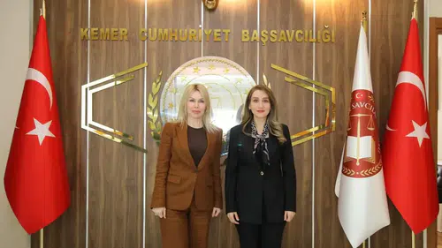 Antalya’nın ilk kadın cumhuriyet  başsavcı vekiline Rektör’den tebrik