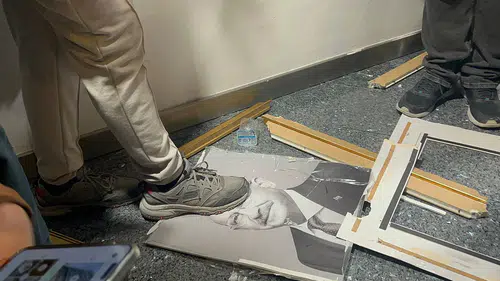 CHP GENEL MERKEZİ'NDE İNFİAL! KILIÇDAROĞLU'NUN FOTOĞRAFI AYAKLAR ALTINDA EZİLDİ