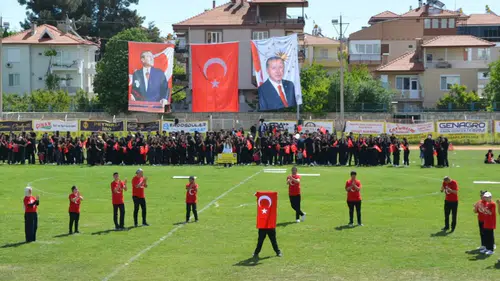 Korkuteli 19 Mayıs Coşkusunu Şehitler Anıtı ve Atatürk Stadyumu'nda Yaşadı