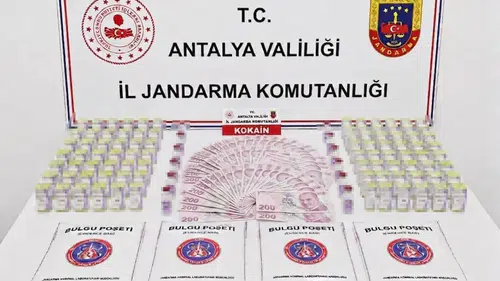 Antalya’da Turistlere Uyuşturucu Satarken Yakalandılar: 15 Tutuklama