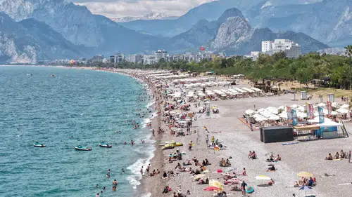 Bayramın 3. Gününde Konyaaltı Plajı Dronla Görüntülendi