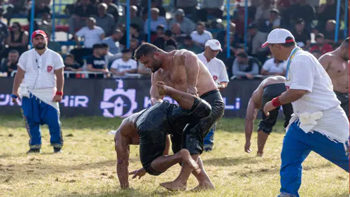 Manavgat Er Meydanı’nda Devler Sahne Aldı: Çeyrek Finalistler Belli Oldu!