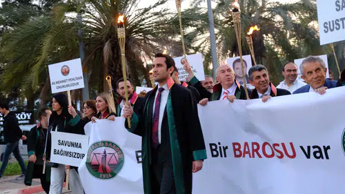 Asırlık Antalya Barosu’ndan Tarihi Yürüyüş