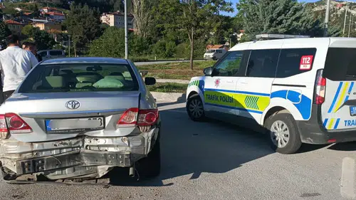 Burdur'daki Manastır Kavşağı'nda Çarpıştılar: 1 Yaralı