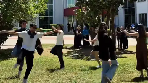 Akdeniz Üniversitesi'nde Bahar Coşkusu! 'Dekan Bile Dayanamadı'
