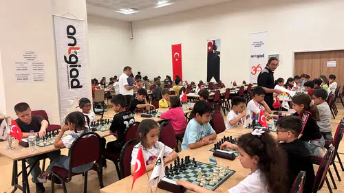 Antalya’da Genç Zekaların “Şah – Mat” Yarışı