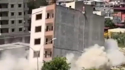 Adana’da Bina Yıkımı Görüş Mesafesini Sıfıra İndirdi