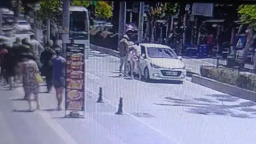Manavgat'ta Yaya Geçidinde Dehşet! Alman Turistin Ayağının Üzerinden Geçti
