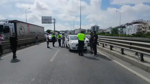 Manavgat'ta Köprülü Kavşakta Zincirleme Kaza: Trafik Kilitlendi