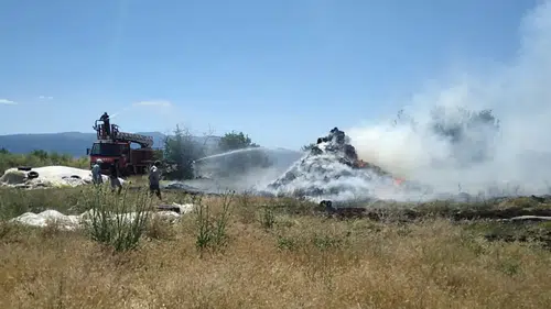 Burdur'da Çifte Yangın Paniği: Alevler Peş Peşe Yükseldi