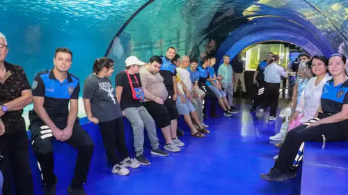 Antalya Emniyeti'nden Özel Gençlere Akvaryum Gezisi