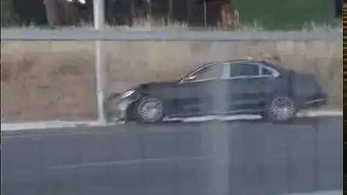 Döşemealtı-Burdur Yolunda Kaza: Lüks Araç Direğe Çarptı