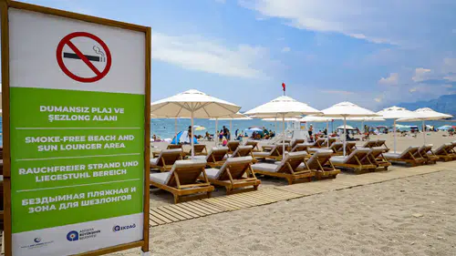 Antalya Plajlarına Yerli Üretim Ahşap Şezlong Dönemi