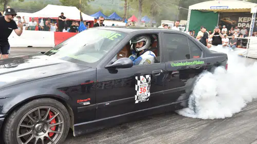 Kepez'de Drag Yarışları Heyecanı: Şampiyona Sürüyor