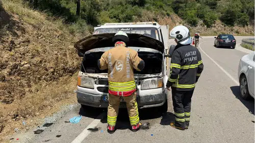 Hatay'da  Korkutan Olay: Seyir Halindeki Otomobil Alevlere Teslim Oldu