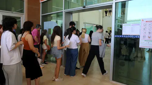 Akdeniz Üniversitesi'nde Velilerin Alkışlı Desteği Öğrencilere Moral Oldu
