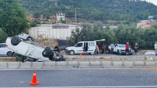 Şerit Değiştirmek İsterken Çarpıştılar: Araç Takla Attı, 2 Yaralı!