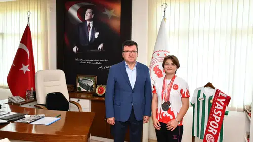 Serik'e Türkiye Şampiyonluğu Geldi: Ayşe Büyükkaçar'dan Çift Madalya