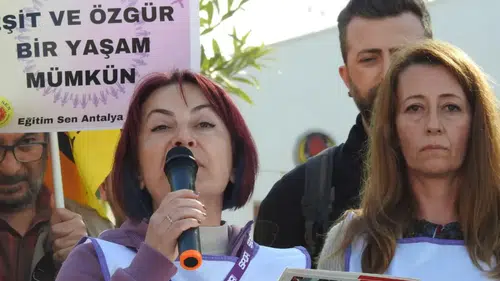 Eğitim Sen Antalya: Kadını Değil Şiddeti Koruyan Politikalar Çöküyor