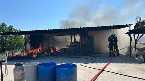 Serik’te Korkutan Yangın! Ekmek Teknesi Küle Döndü