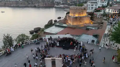 Antalya’da Tarih ve Müzik Buluşması: Gün Batımında Konser Keyfi